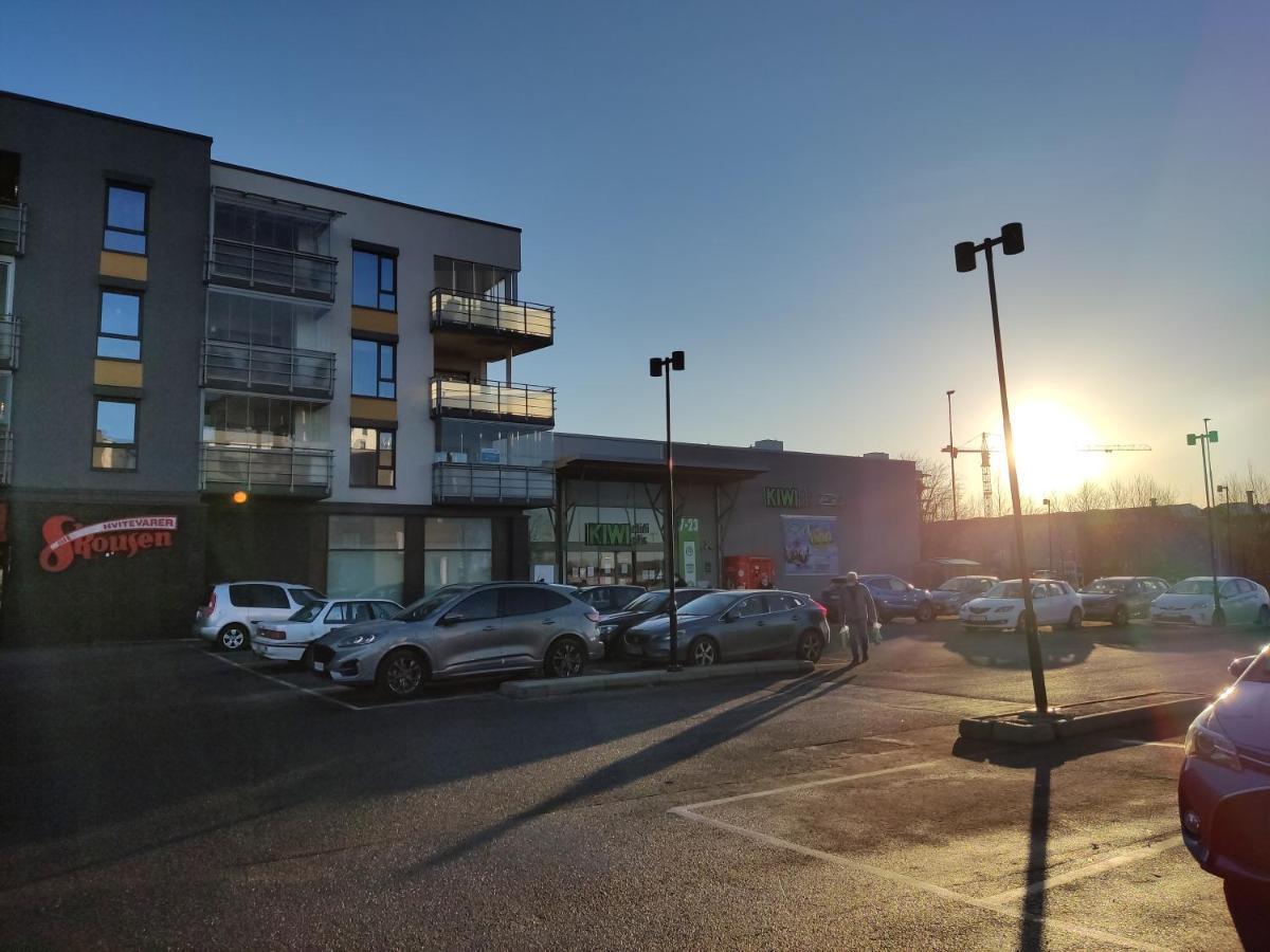 Renovated Semi- Basement 2 Bedrooms Furnished Apartment - Close To Everything In Moss Exteriör bild