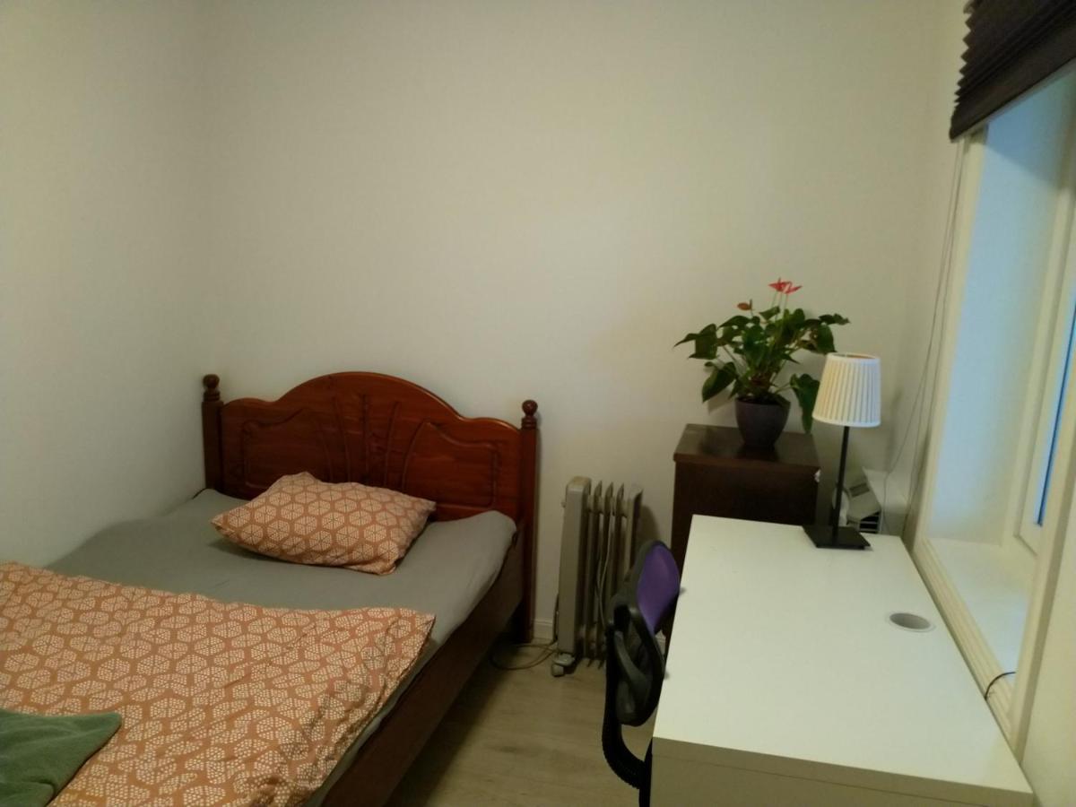 Renovated Semi- Basement 2 Bedrooms Furnished Apartment - Close To Everything In Moss Exteriör bild