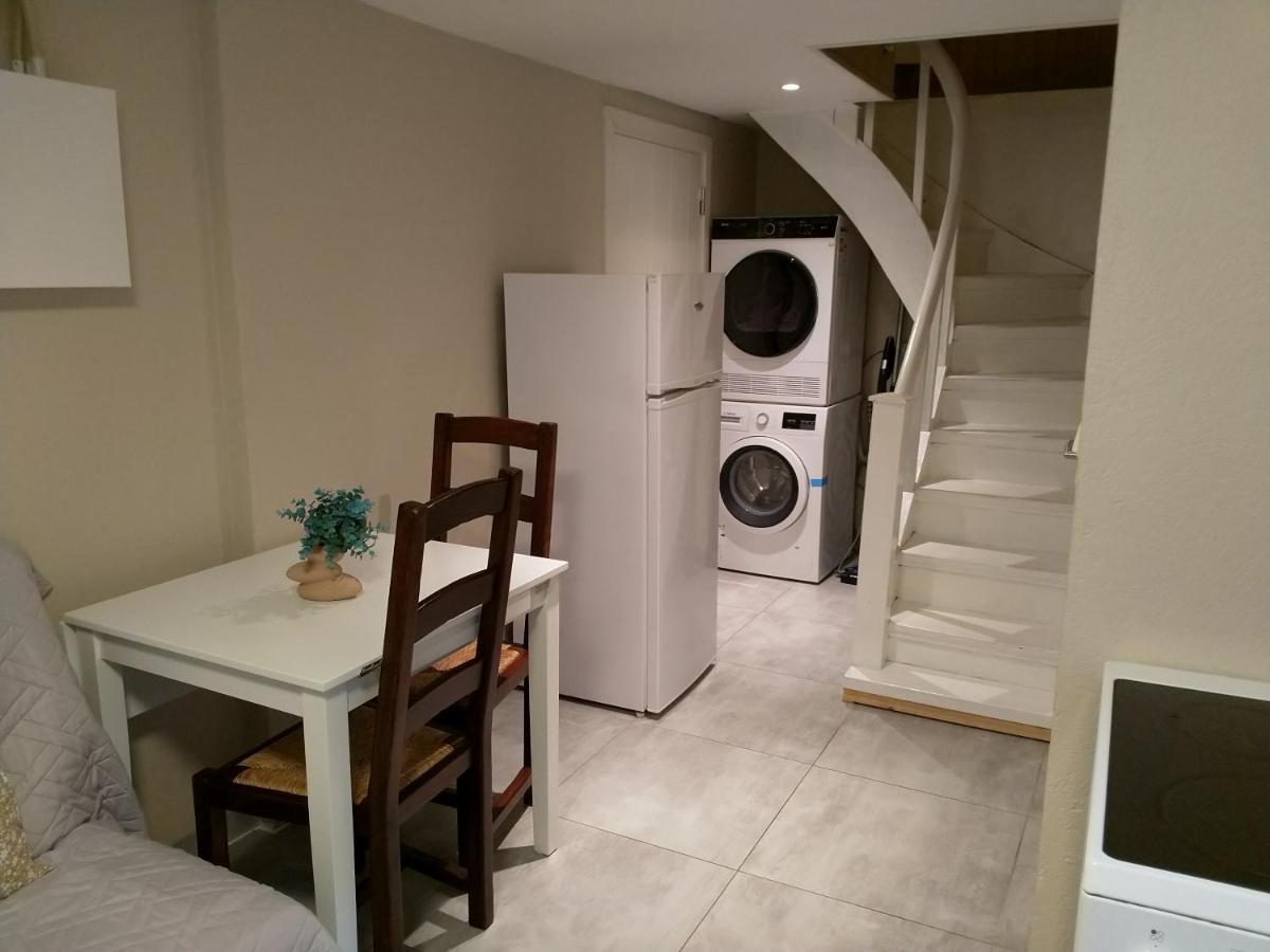 Renovated Semi- Basement 2 Bedrooms Furnished Apartment - Close To Everything In Moss Exteriör bild