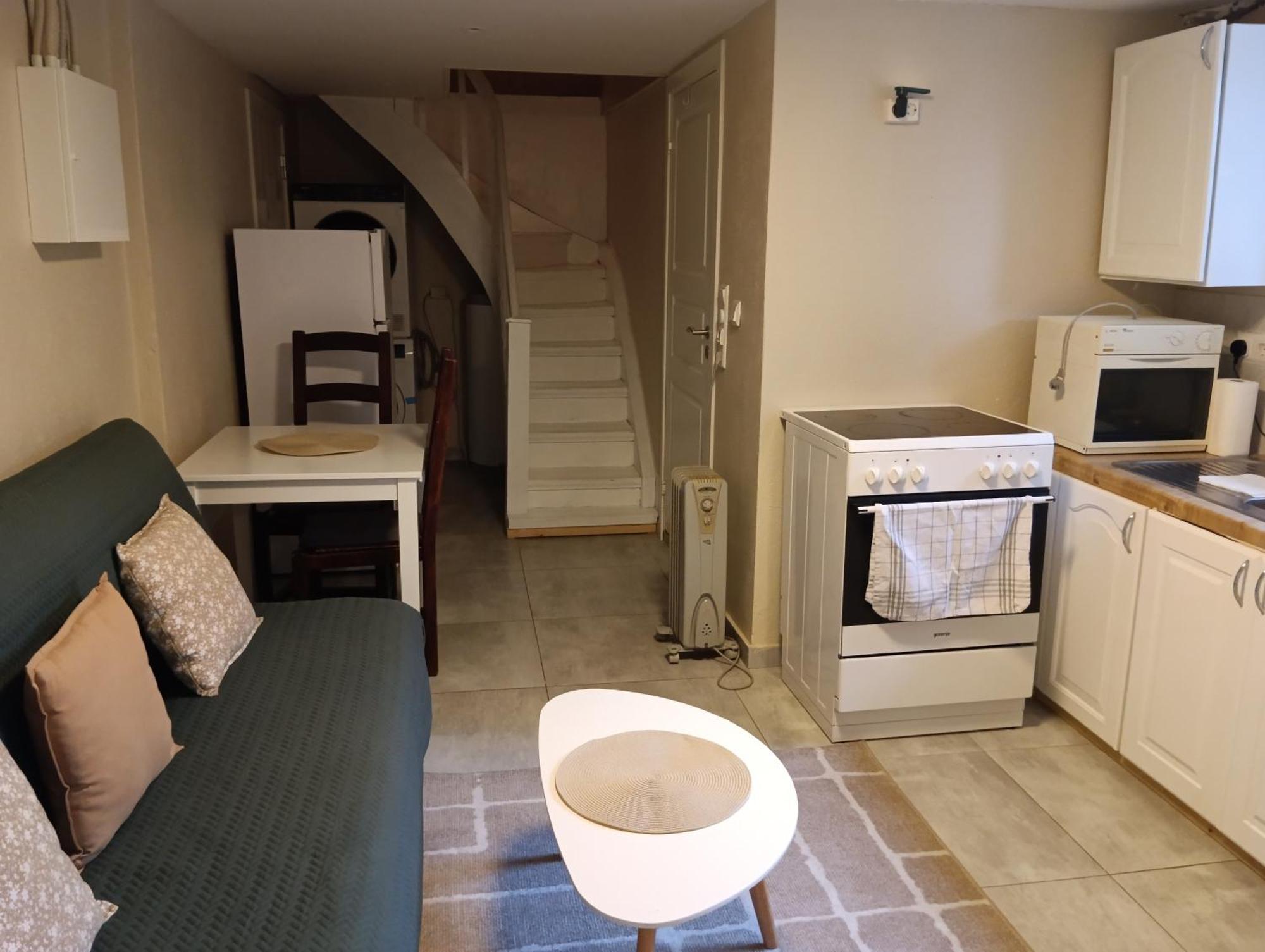 Renovated Semi- Basement 2 Bedrooms Furnished Apartment - Close To Everything In Moss Exteriör bild
