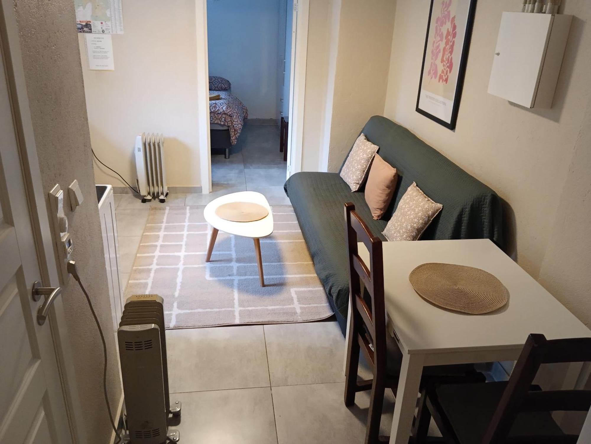 Renovated Semi- Basement 2 Bedrooms Furnished Apartment - Close To Everything In Moss Exteriör bild