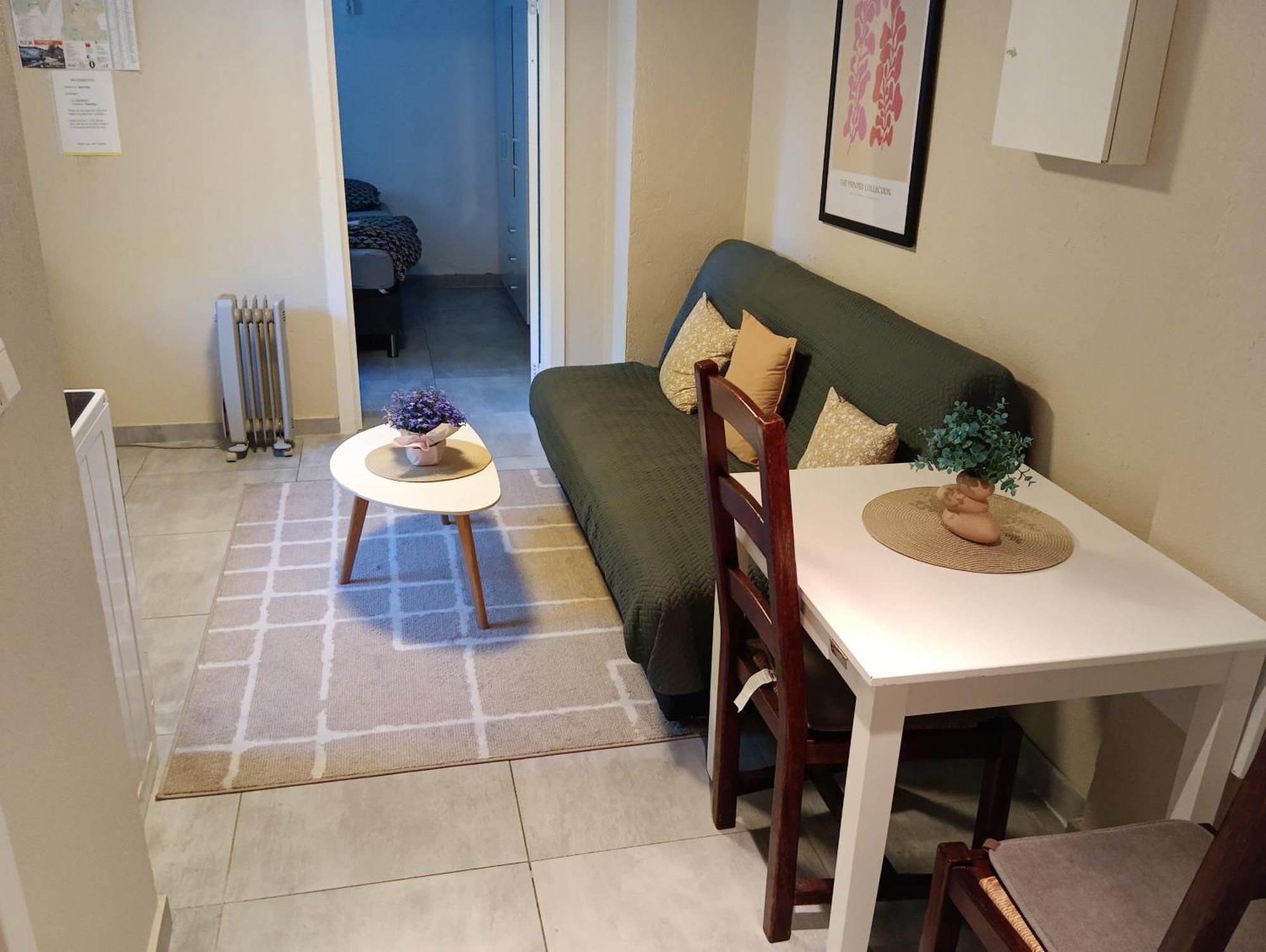 Renovated Semi- Basement 2 Bedrooms Furnished Apartment - Close To Everything In Moss Exteriör bild